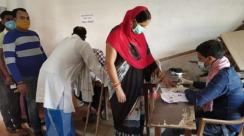 பிஹார் தேர்தலில் வெல்லப்போவது யார்? - பெரும் எதிர்பார்ப்புக்கிடையே செவ்வாய் கிழமை வாக்கு எண்ணிக்கை