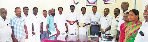 சேத்தியாத்தோப்பில் உள்ள கடலூர் மாவட்ட பால் உற்பத்தியாளர்கள் ஒன்றியத்தில் தீபாவளி இனிப்புகள் அறிமுகம் செய்யப் பட்டன.