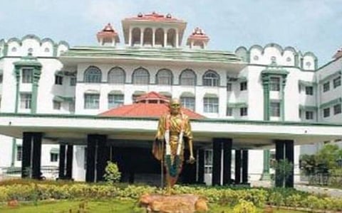 காவல் நிலையம் வரும் மக்களை போலீஸார் மரியாதையுடன் நடத்த வேண்டும்: உயர் நீதிமன்றம் உத்தரவு