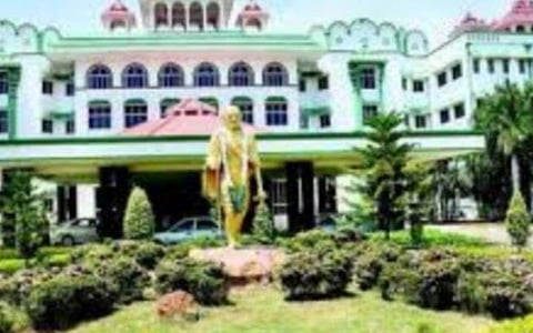 இறந்தவரின் நிலம் மோசடியாக கிரையம்: பந்தல்குடி சார் பதிவாளரை பணியிடை நீக்கம் செய்ய உயர் நீதிமன்றம் உத்தரவு