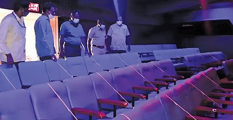 விழுப்புரத்தில் திறக்கப்பட்ட திரையரங்கை ஆய்வு செய்யும் வருவாய்த்துறையினர்.