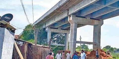 தாழ்வாக சென்ற மின் கம்பிகள் சீரமைப்பு