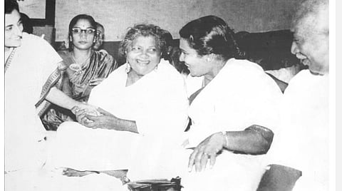 இந்திரா காந்தி, காமராசர், அவரது அம்மா சிவகாமியுடன் லூர்தம்மாள்