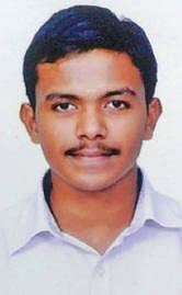 பெற்றோர் கோவிந்தராஜ், நதியாவுடன் மாணவி ரம்யா.