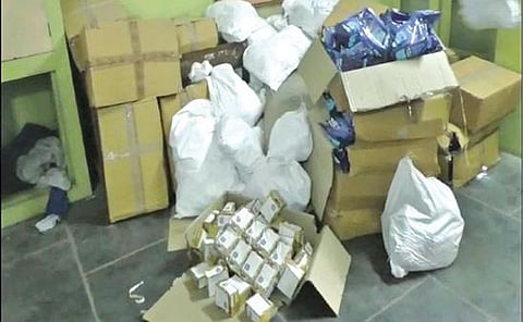 530 கிலோ புகையிலை பொருட்களை கடத்திய 2 பேர் கைது