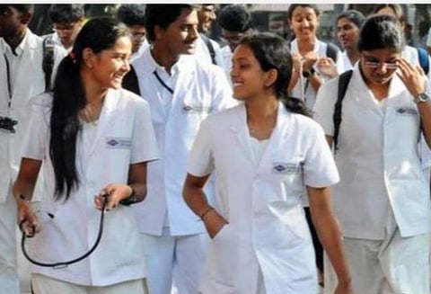 எம்பிபிஎஸ் துணைத் தேர்வுகளை விரைந்து நடத்துக: தேசிய மருத்துவ ஆணையம் அறிவுறுத்தல்