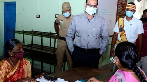 1504 வாக்குச்சாவடி மையங்களில் சிறப்பு முகாம்: தென்காசி மாவட்ட ஆட்சியர் ஆய்வு