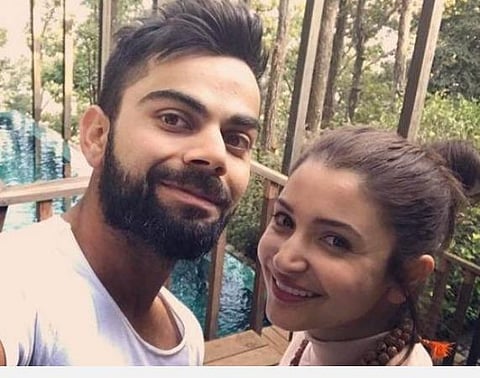 விராட் கோலி அவரின் மனைவி அனுஷ்கா சர்மா : கோப்புப்படம்