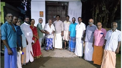 புத்தக விநியோகம்.