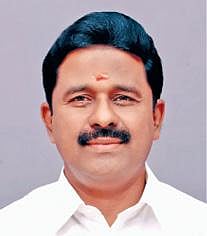 பருவமழை முன்னெச்சரிக்கை நடவடிக்கையாக களத்துக்குச் சென்று எந்தச் சூழலிலும் பணியாற்ற தயாராக இருக்க வேண்டும் அலுவலர்களுக்கு அமைச்சர் ஆர்.காமராஜ் உத்தரவு