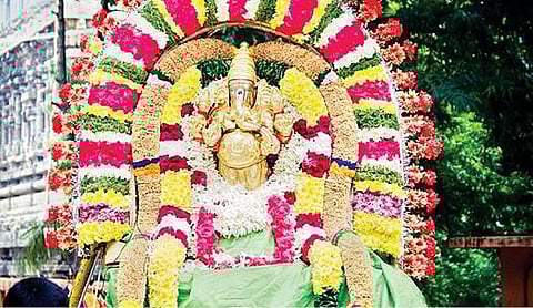 கார்த்திகை தீபத் திருவிழாவையொட்டி சிறப்பு அலங்காரத்தில் விநாயகர் உற்சவம்.