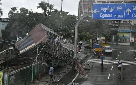 இடம்: சென்னை அண்ணாசாலை