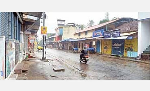 தஞ்சாவூர், நாகை, காரைக்கால் மாவட்டங்களில் இடைவிடாத மழையால் இயல்பு வாழ்க்கை பாதிப்பு