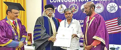 திருப்பூர் தையல் தொழிலாளி எழுதிய நாவலுக்கு அமெரிக்க தமிழ்ப் பல்கலைக்கழகம் அங்கீகாரம்