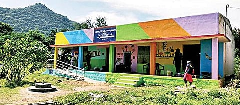 வண்ணமயமாக ஜொலிக்கும் பரிகம் அரசு ஆதி திராவிடர் நல தொடக்கப் பள்ளி.