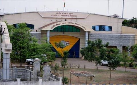 நடுக்கடலில் ரூ.500 கோடி ஹெராயின் சிக்கிய வழக்கு: இலங்கையை சேர்ந்த 6 பேரும் புழல் சிறையில் அடைப்பு- காவலில் எடுத்து விசாரிக்க என்சிபி முடிவு