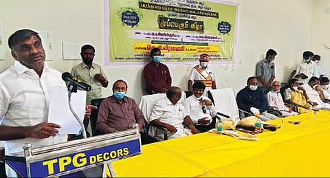 திருப்பத்தூர் மாவட்ட ஆட்சியர் அலுவலகத்தில் நேற்று நடைபெற்ற முப்பெரும் விழாவில் பேசும் அமைச்சர் கே.சி.வீரமணி. அருகில், மாவட்ட ஆட்சியர் சிவன் அருள் உள்ளிட்டோர்.