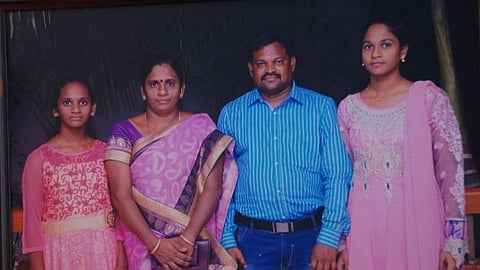 மதுரையில் 2 மகள்களுடன் தாய் தற்கொலை; செல்ல நாய்க்குட்டிக்கும் விஷம் கொடுத்த பரிதாபம்- போலீஸ் விசாரணை