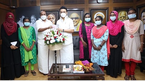 7.5% உள் ஒதுக்கீட்டில் இடம் கிடைத்த 7 மாணவிகளின் கல்விச் செலவு: திமுக ஏற்றது