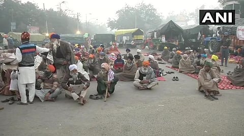 பேச்சுவார்த்தை நடத்துவதில் திடீர் சிக்கல்: டெல்லியில் போராடும் விவசாயிகள் நிபந்தனை