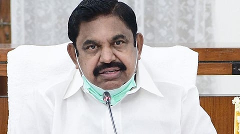 ஆலோசனையில் ஈடுபட்ட முதல்வர் பழனிசாமி.