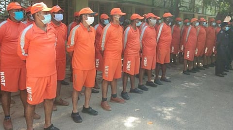 புயல் எச்சரிக்கையை அடுத்து தேசிய பேரிடர் மீட்புக்குழு நெல்லை வருகை: தாமிரபரணியில் குளிக்க 2 நாட்களுக்கு தடை