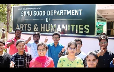 கலை மற்றும் மனிதநேயம் துறைக்கு சோனு சூட் பெயரை சூட்டிய ஐஏஎஸ் பயிற்சி நிறுவனம்