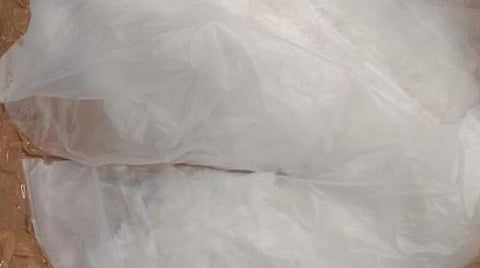 கோவை விமான நிலையத்தில் பயணியிடம் பறிமுதல் செய்யப்பட்ட போதைப் பொருள்.