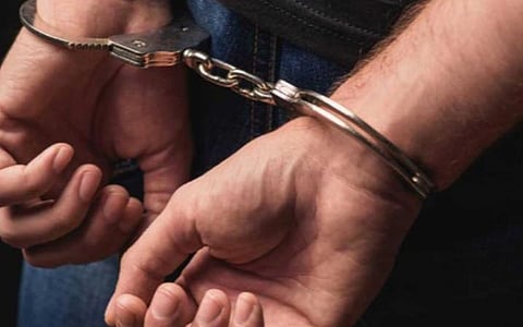 சங்கரன்கோவில் பேருந்து நிலையத்தில் மது போதையில் பெண்ணிடம் தகராறு செய்த போலீஸ்காரர் கைது