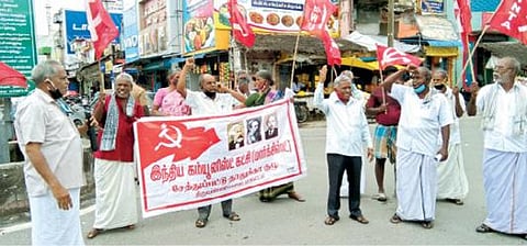 சேத்துப்பட்டில் சாலை மறியலில் ஈடுபட்ட மார்க்சிஸ்ட் கம்யூனிஸ்ட் கட்சியினர்.