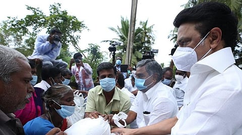 நிவாரண உதவிகளை வழங்கிய மு.க.ஸ்டாலின்.