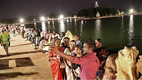 சுற்றுலாப் பயணிகளைக் கவர மதுரை தெப்பக்குளத்தில் மீண்டும் படகு போக்குவரத்து: கைவிடப்பட்ட திட்டம் மீண்டும் புத்துயிர் பெறுமா?