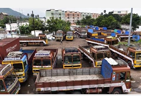 வேகக்கட்டுப்பாடு, ஜிபிஎஸ் கருவி உள்ளிட்டவற்றில் ஊழல்; டிச.27 முதல் வேலைநிறுத்தம்: தென்மண்டல லாரி உரிமையாளர்கள் சங்கம் அறிவிப்பு