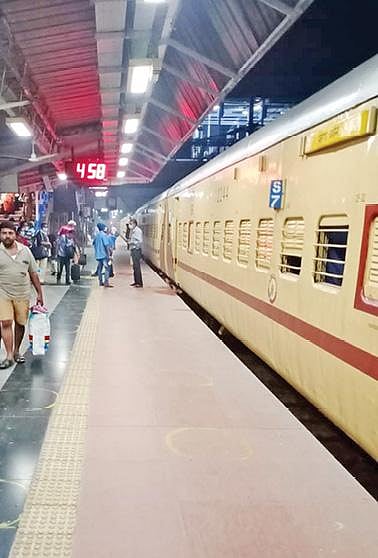 புத்தாண்டு பாபா தரிசன யாத்திரை ரயில்.