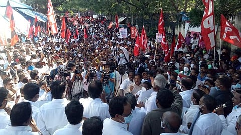 வேளாண் சட்டங்களை எதிர்த்துப் போராடும் விவசாயிகளுக்கு ஆதரவாக பாரத் பந்த்: தமிழகத்தில் எதிர்க்கட்சிகள் போராட்டம்