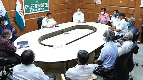 முதல்வர் நாராயணசாமி பேச்சுவார்த்தை.