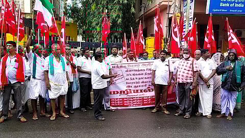 தென்காசி மாவட்டத்தில் விவசாயிகளுக்கு ஆதரவாக சாலை மறியல்