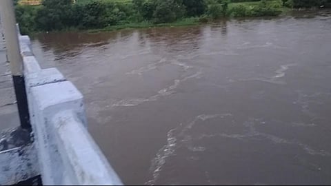 அமராவதி ஆற்றில் வெள்ளப்பெருக்கு: கரையோர கிராமங்களுக்கு எச்சரிக்கை 