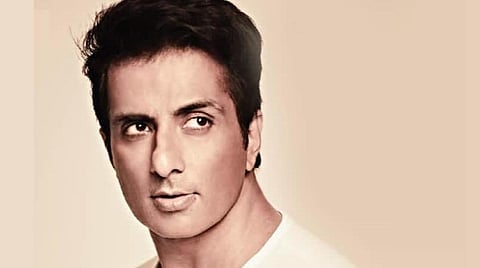 நல உதவிகள் செய்ய சொத்துக்களை அடமானம் வைத்த நடிகர் சோனு சூட்