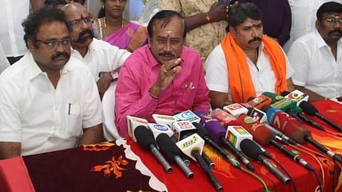 மதுரையில் செய்தியாளர்களிடம் பேட்டியளிக்கிறார் பாஜக மூத்த தலைவர் எச்.ராஜா.