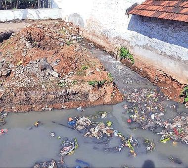 திருப்பூர் மாநகராட்சி ரங்கநாதபுரம் பகுதியில் அடிப்படை பிரச்சினைகளுக்கு தீர்வு காண கோரிக்கை