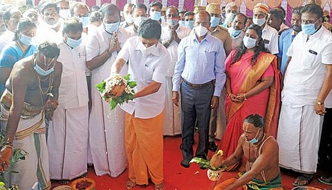 திருவெண்ணெய்நல்லூரில் ரூ.3.6 கோடி மதிப்பீட்டில் வட்டாட்சியர் அலுவலக கட்டிடம் கட்டும் பணியினை அமைச்சர்  சி.வி.சண்முகம் பூமி பூஜை மூலம் தொடங்கி வைத்தார்.