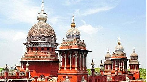 மறு உத்தரவு பிறப்பிக்கும் வரை மதுரை மாவட்டத்தில் புதிதாக கிரானைட் குவாரிக்கு உரிமம் வழங்க உயர் நீதிமன்றம் தடை