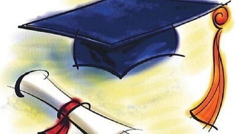 கூடுதல் கல்வித்தகுதி பெற்றவர்களை கீழ்நிலை பணிகளில் நியமிக்கக்கூடாது: உயர் நீதிமன்றம் உத்தரவு