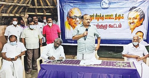 குறிஞ்சிப்பாடியில் நடந்த கடலூர் கிழக்கு மாவட்ட திமுக செயற்குழு கூட்டத்தில் மாவட்ட செயலாளர் எம்ஆர்கே.பன்னீர்செல்வம் பேசினார்.