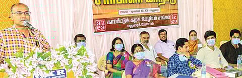 மதுரையில் நடைபெற்ற காப்பீட்டுக் கழக ஊழியர் சங்க மாநாட்டில் பேசினார் தென்மண்டலப் பொதுச்செயலாளர் டி.செந்தில்குமார்.