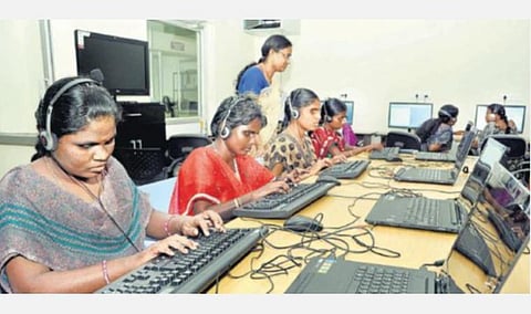 பார்வை மாற்றுத்திறனாளிகள் பயன்படுத்தும் வகையில் அரசின் இணையதளங்கள், செயலிகள் அமைக்க கோரி வழக்கு: மத்திய அரசுக்கு உயர் நீதிமன்றம் நோட்டீஸ் 