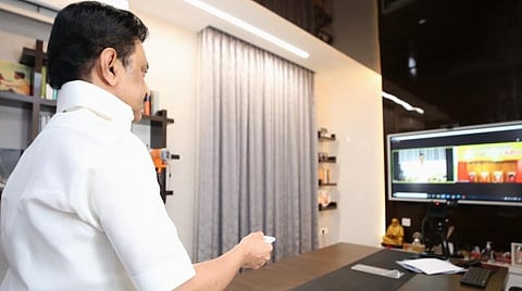 உருவப்படங்களைத் திறந்து வைத்த மு.க.ஸ்டாலின்.