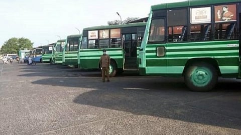 காளையார்கோவில் அருகே நள்ளிரவில் இயங்கிய ஒரு பஸ்சும் நிறுத்தப்பட்டதால் 25 கிராமங்கள் தவிப்பு