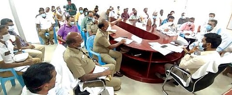 சிதம்பரம் நடராஜர் கோயில் தரிசன விழா குறித்த ஆலோசனைக் கூட்டம் சார் - ஆட்சியர் மதுபாலன் தலைமையில் நடைபெற்றது.